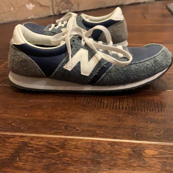 New balance 420 style size 9 - Picture 3 of 10